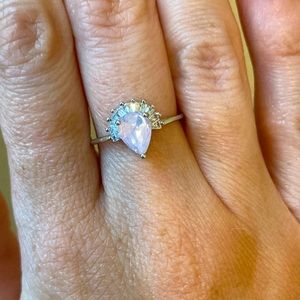 Hamptons Oomiay ring. Pink and white crystals. 925 sterling silver stamped